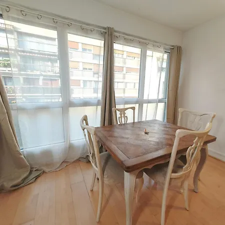 3 Pieces Proche Tour Eiffel